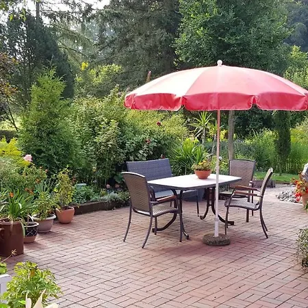 Διαμέρισμα Und Am Rennsteig Bei Eisenach - Angela Jaentsch *